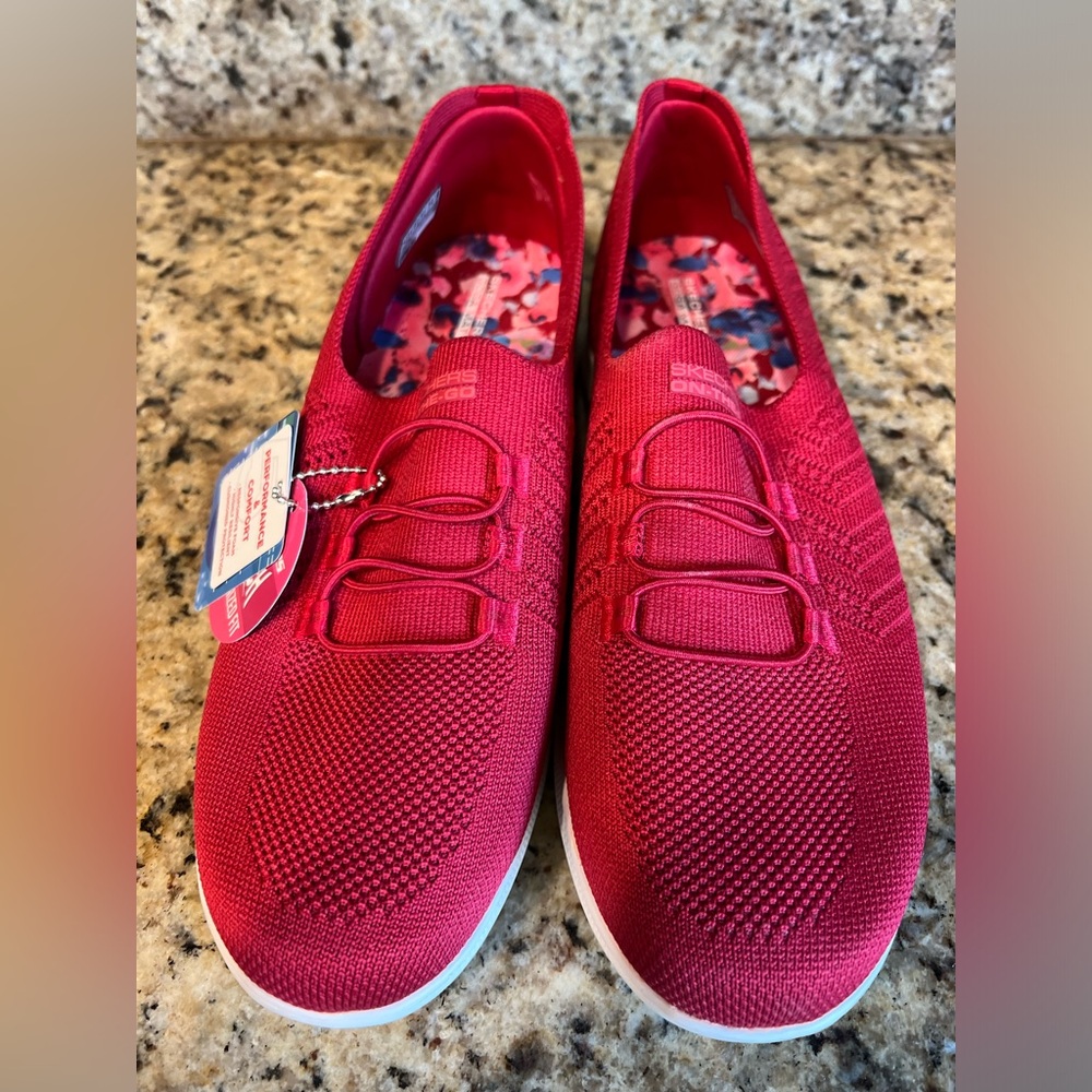 NWT - SKECHERS Stretch Fit custom fit! - Picture 2 of 6
